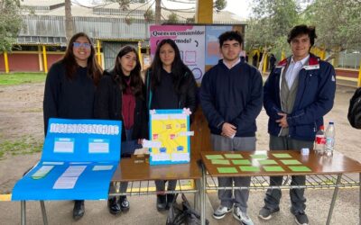 Exposición de estudiantes sobre educación financiera