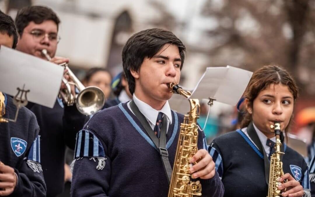 Ceremonia y desfile de Fiestas Patrias en la Plaza de Armas de Buin 