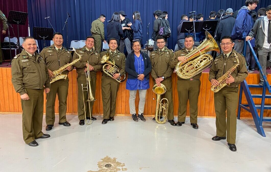 Presentación Banda Instrumental de la Escuela de Suboficiales de Carabineros de Chile en Sección Media