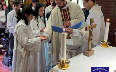 Ceremonia de recibimiento de los Sacramentos del Bautismo y Primera Comunión en Sección Media