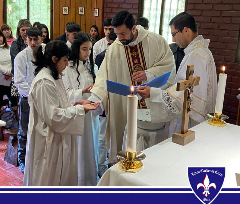 Ceremonia de recibimiento de los Sacramentos del Bautismo y Primera Comunión en Sección Media