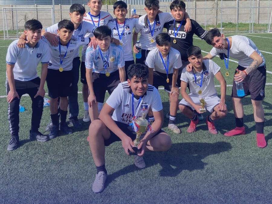 Final campeonato de fútbol escolar: estudiantes de Segundo Medio participan de jornada recreativa en el Campo Deportivo