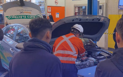 Visita educativa a Duoc UC San Bernardo: estudiantes de Cuarto Medio trabajan en programa de articulación en electromovilidad