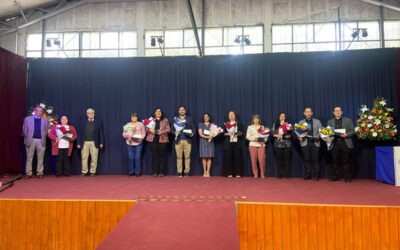 62.° Aniversario Liceo Cardenal Caro: ceremonia de premiación por años de servicio y presentación musical de profesores 