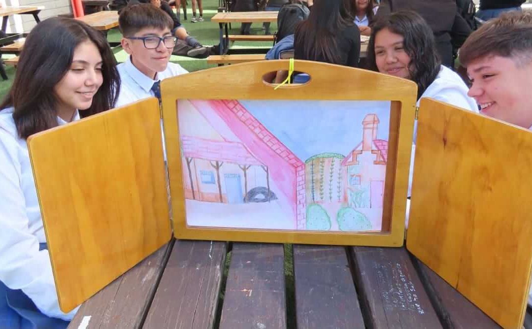 Innovadora actividad basada en la técnica del Kamishibai organizada por el Departamento de Inglés en Sección Media