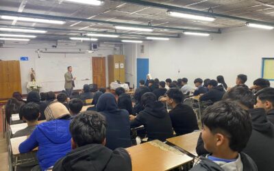 Conócete, acéptate, supérate: Taller para estudiantes de Sección Media con el psicólogo Klaus Droste