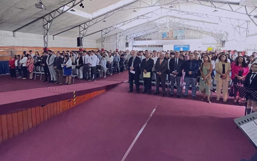 Ceremonia de Licenciatura Cuartos Medios 2025: Estudiantes culminan en familia su etapa escolar