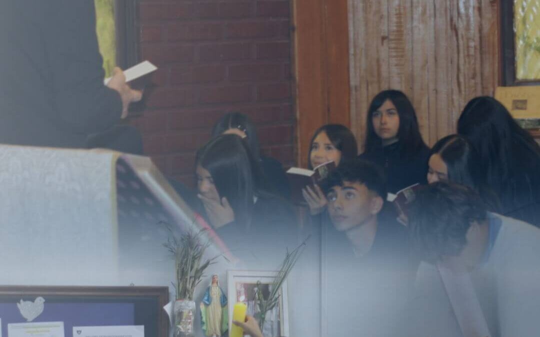 Bendición pascual y viernes de oratorio en Sección Media para fortalecer la vida espiritual de nuestros estudiantes