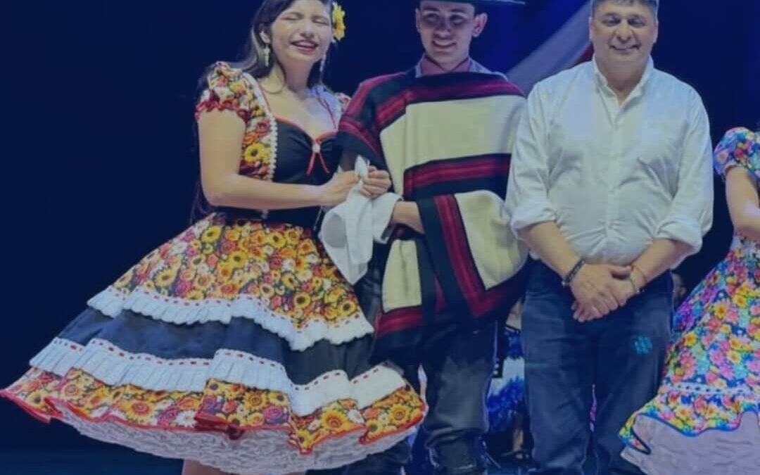 Estudiantes cardenalinos son los nuevos campeones comunales de cueca de Enseñanza Media