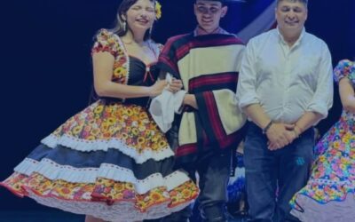 Estudiantes cardenalinos son los nuevos campeones comunales de cueca de Enseñanza Media