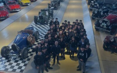 Un viaje por la historia del automóvil: Estudiantes de la especialidad de Mecánica Automotriz visitaron el Museo Jedimar