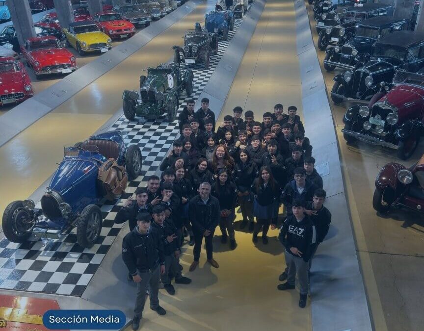 Un viaje por la historia del automóvil: Estudiantes de la especialidad de Mecánica Automotriz visitaron el Museo Jedimar
